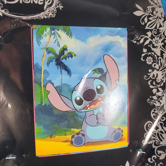 Disney Stitch Beach Scene Super Plush Throw Blanket NWT 48" x 60" - Picture 2 of 3